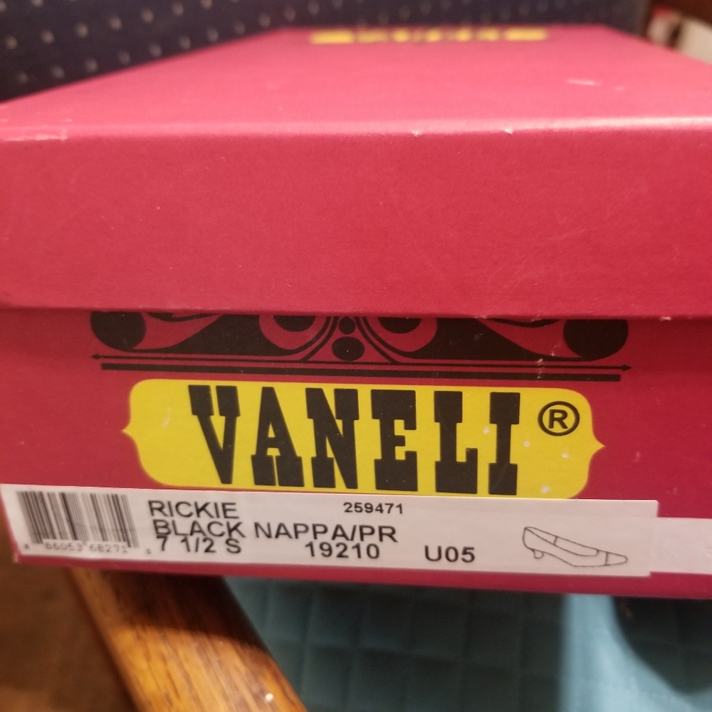Vaneli Rickie - Picture 5 of 5
